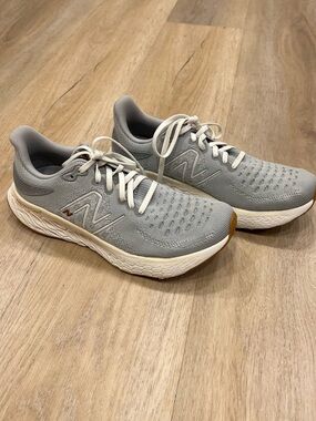 New Balance Light Gray Knit Running Shoes with White Laces
